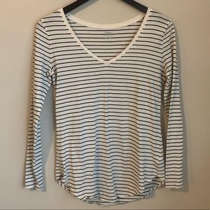 3 for $15🌿Old navy v neck long sleeve shirt